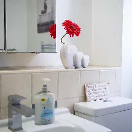 Serviced Apartment - Exel & O2 & Canning Town - Home Away From Home Лондон Экстерьер фото