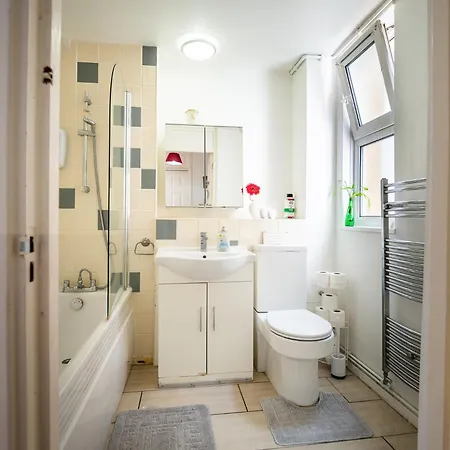Serviced Apartment - Exel & O2 & Canning Town - Home Away From Home Лондон Экстерьер фото