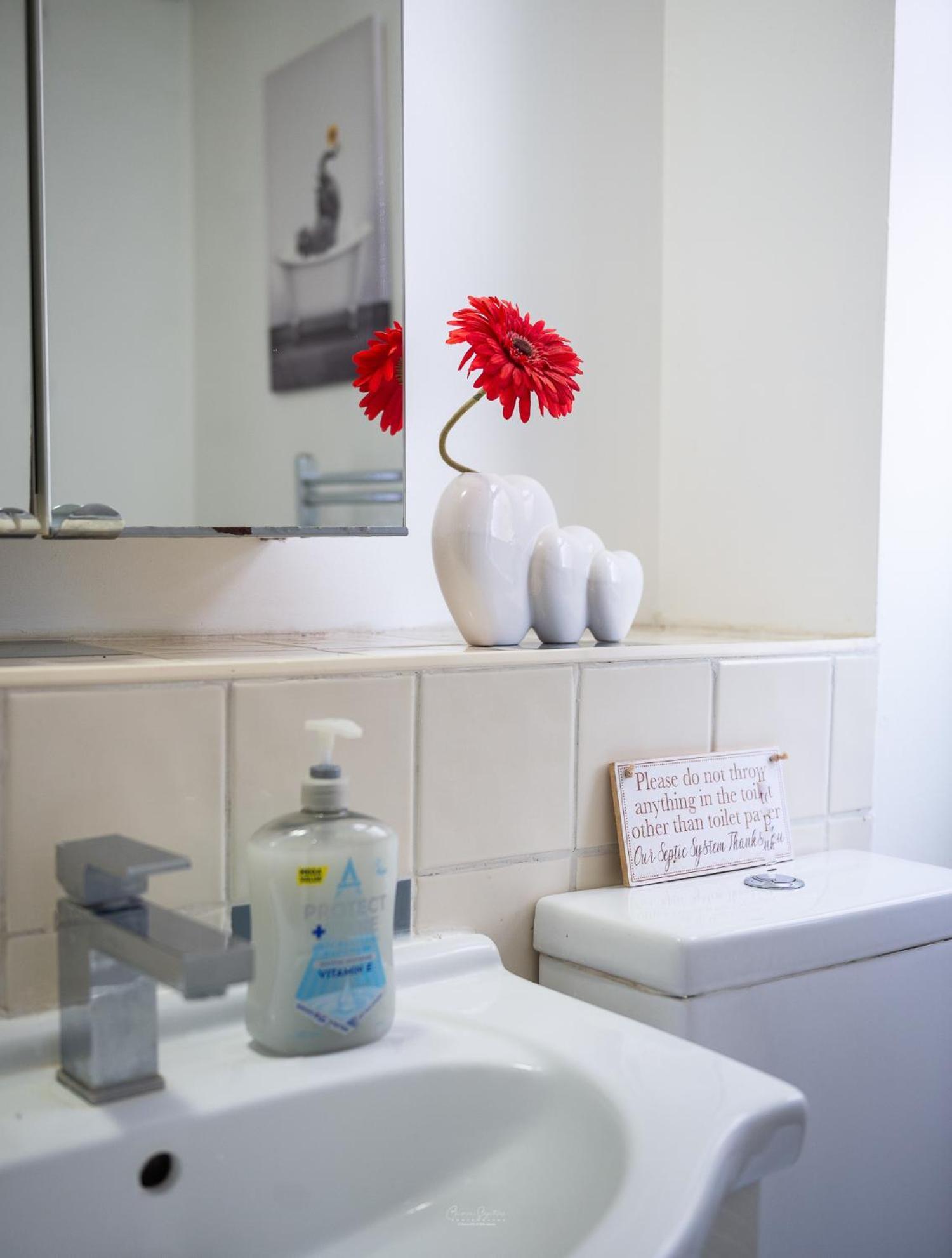 Serviced - Exel & O2 & Canning Town - Away From * Лондон