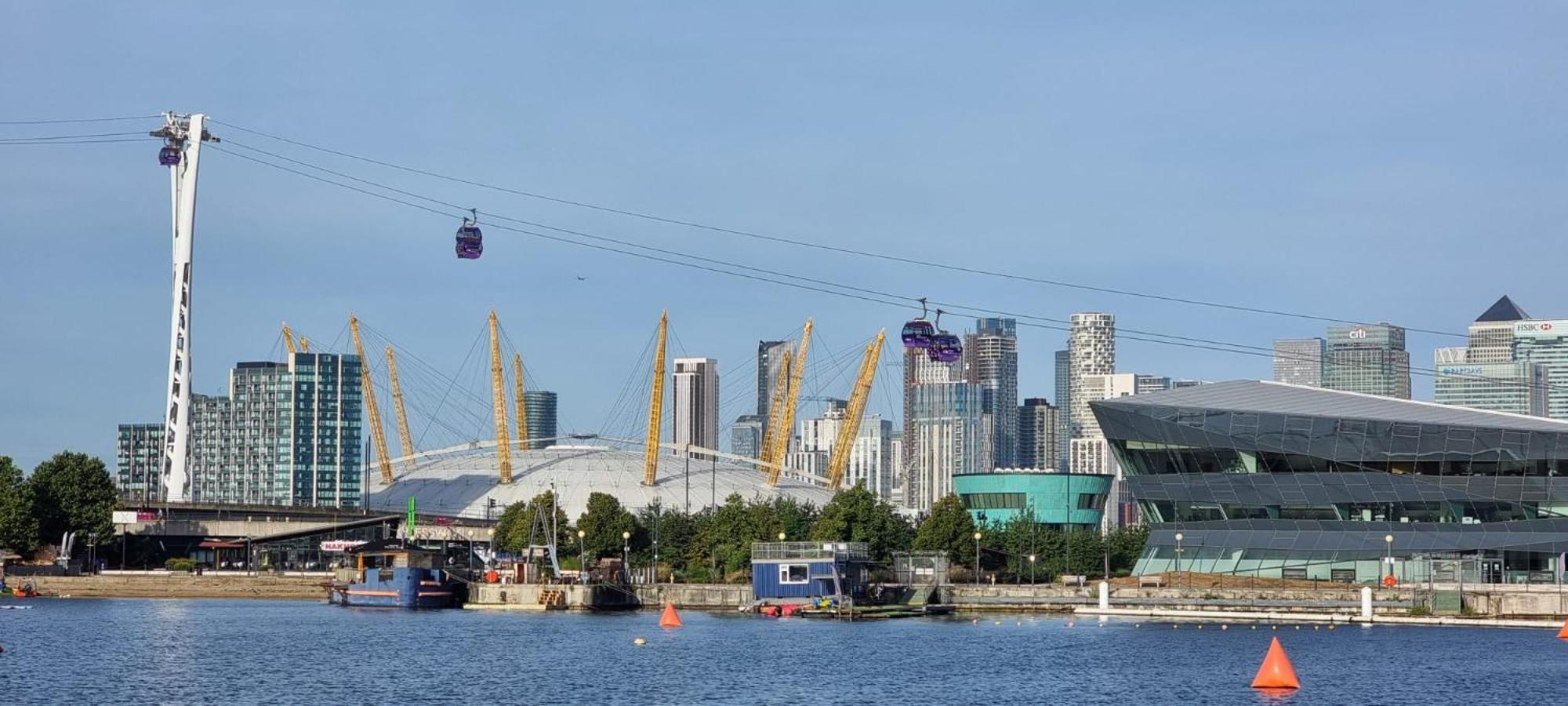 Serviced - Exel & O2 & Canning Town - Away From * Лондон